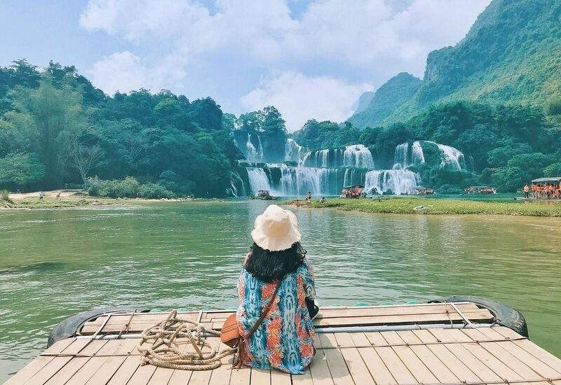 Thác Bản Giốc thanh bình giữa sắc xanh mùa xuân