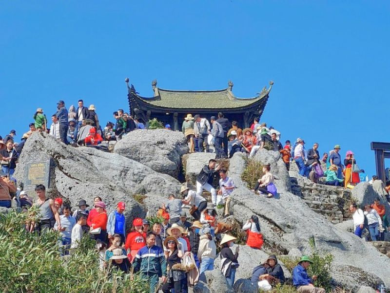 Lễ hội Yên Tử rộn ràng du khách gần xa