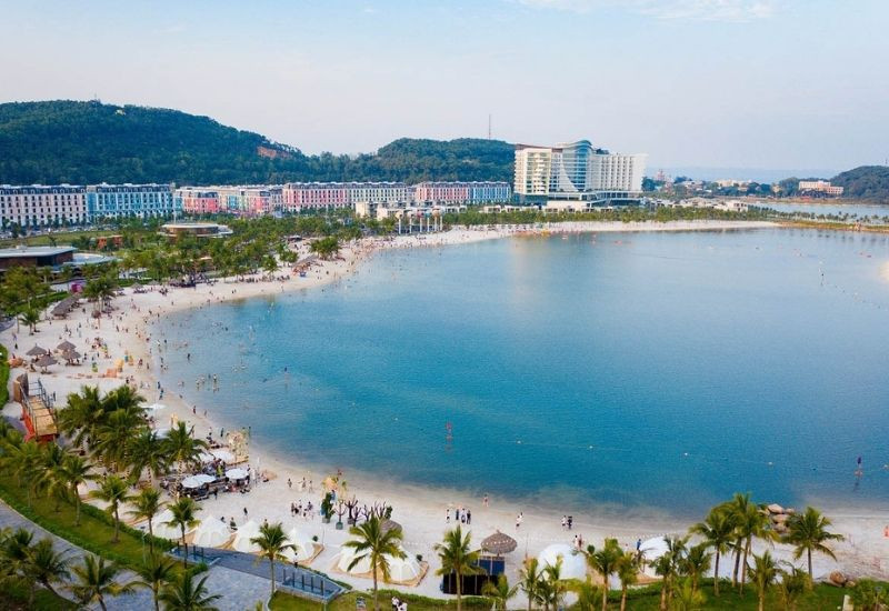 Bãi biển Đồ Sơn là địa điểm lý tưởng để vui chơi, tắm biển và ngắm hoàng hôn