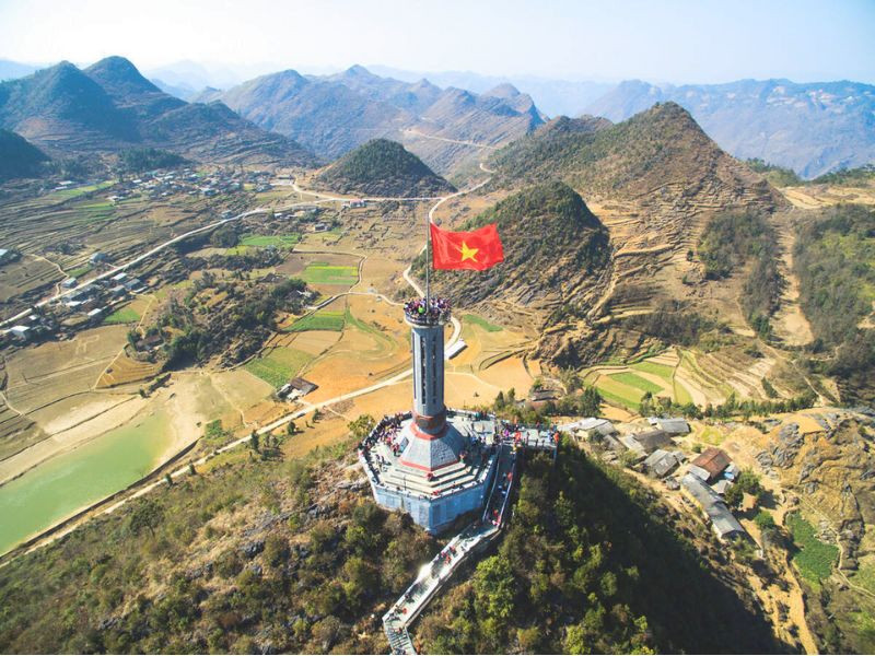 Check in cột cờ Lũng Cú