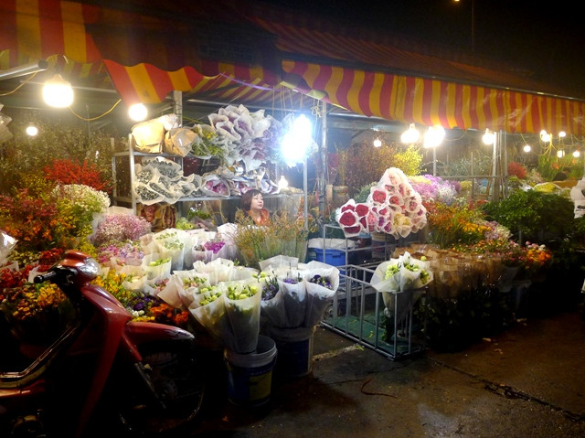 Điểm danh những khu chợ hoa tết nổi tiếng từ Bắc vô Nam - ảnh 2