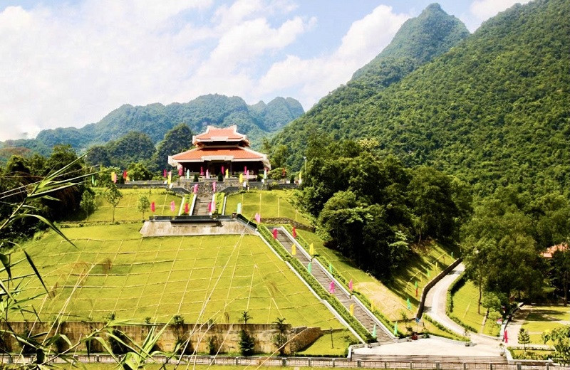 Đền thờ Bác Hồ tại khu du lịch Hang Pác Bó, tỉnh Cao Bằng.