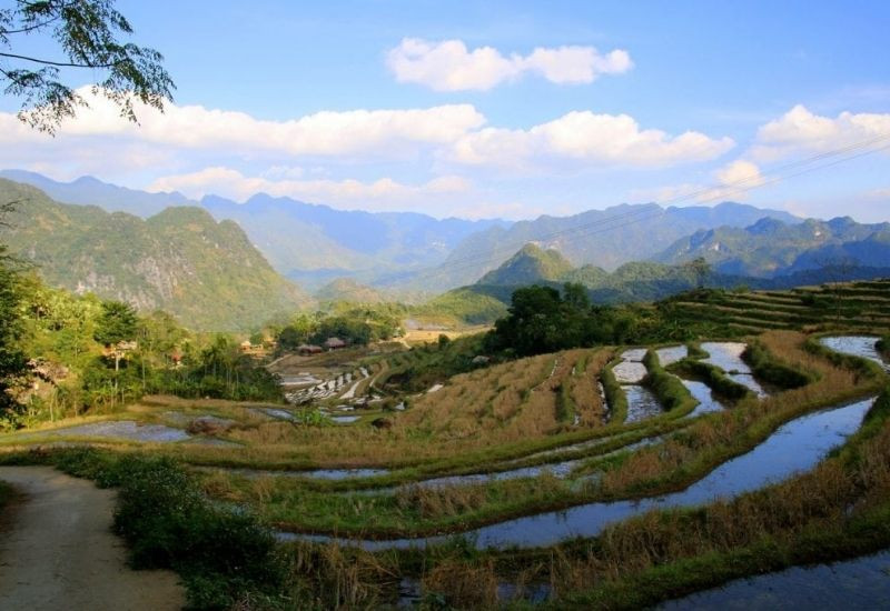 Không gian bản làng Pù Luông yên bình giữa núi rừng 