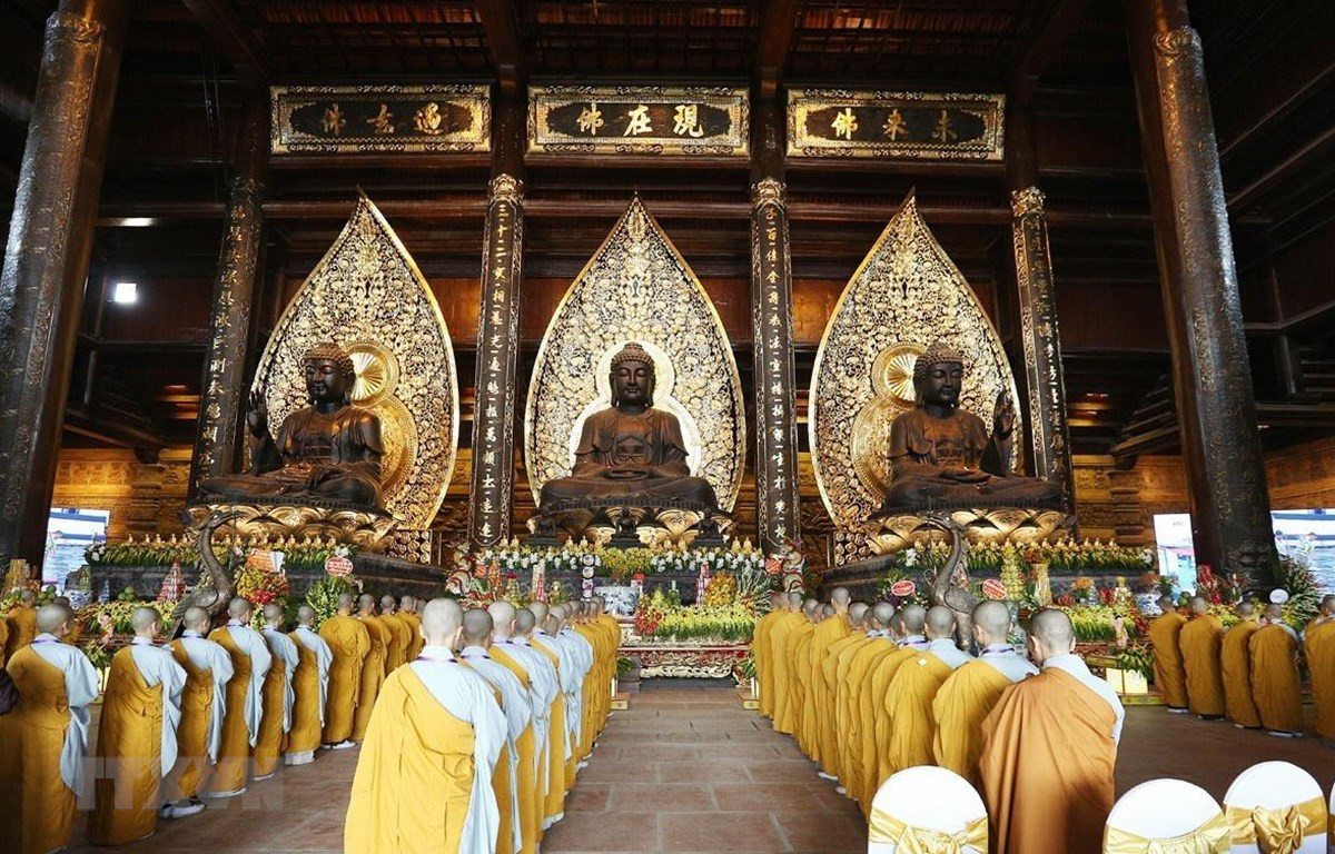 Tour du lịch 1 ngày miền Bắc Điện Tam Bảo chùa Tam Chúc