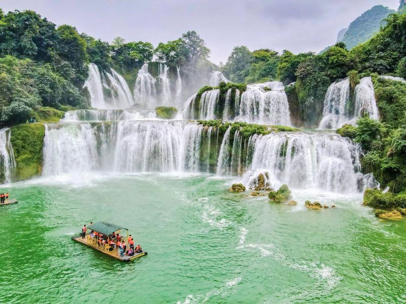 Trải nghiệm thú vị tại Thác Bản Giốc