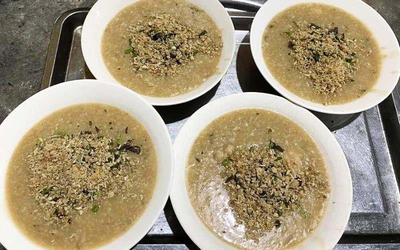 Cháo nóng hổi được thưởng thức trong tiết trời se lạnh