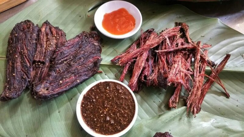 Bạn có thể thưởng thức thịt trâu gác bếp khi đến Hà Giang