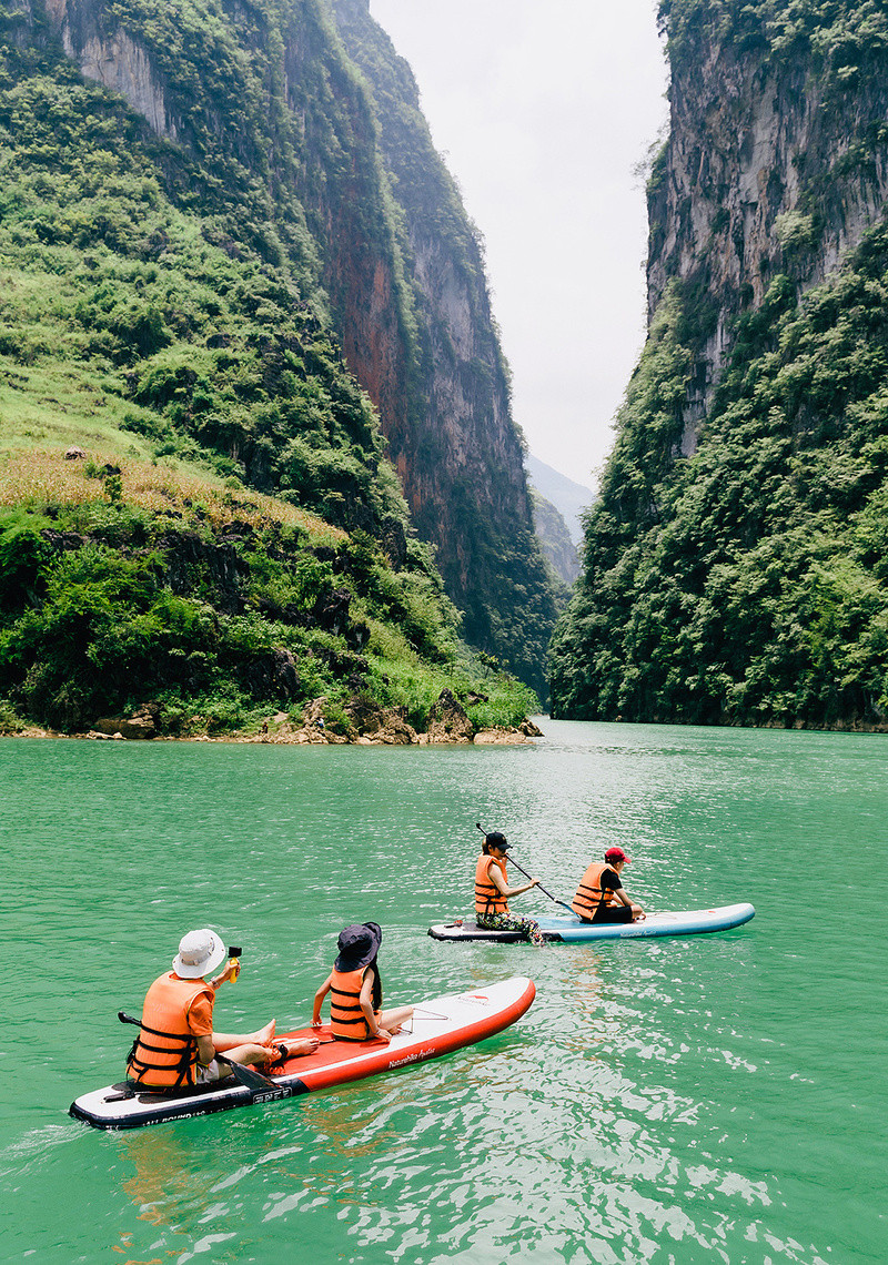 Check-in chèo thuyền kayak trên sông Nho Quế