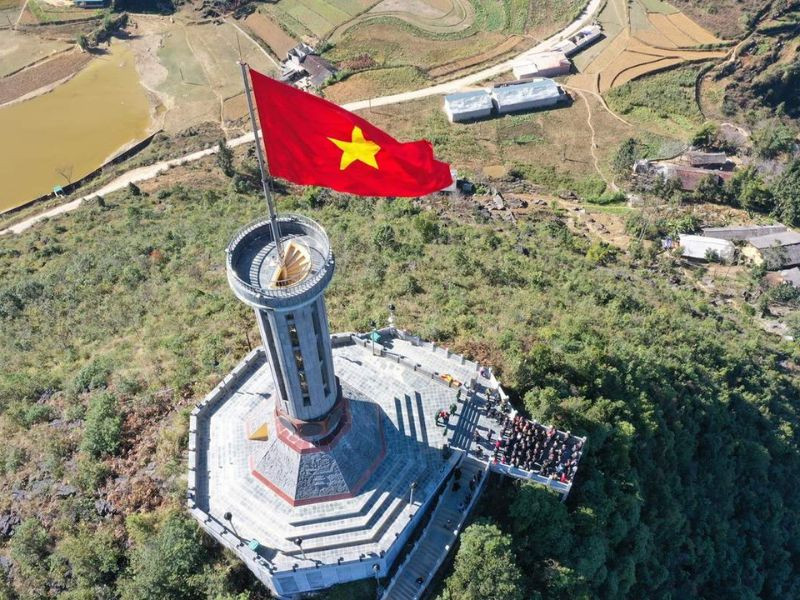 Check - in cột cờ Lũng Cú