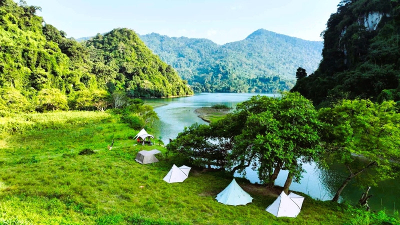 Đắm chìm trong vẻ đẹp nên thơ của Hồ Ba Bể 