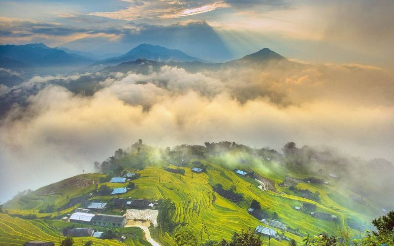 Hà Giang mùa đông có hoa, có mây và có tuyết trắng xóa