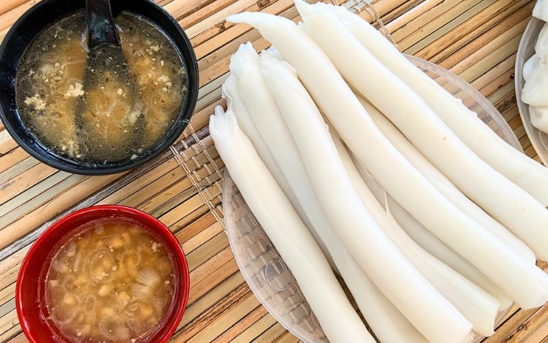 Bánh gật gù rất thích hợp thưởng thức khi du lịch Tết Hạ Long 