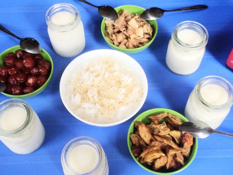 Quán sữa chua cô Cương nổi tiếng