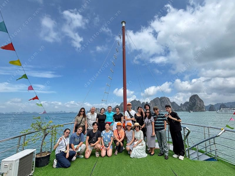 Đi Hạ Long theo tour không lo về lịch trình - du lịch thả ga 