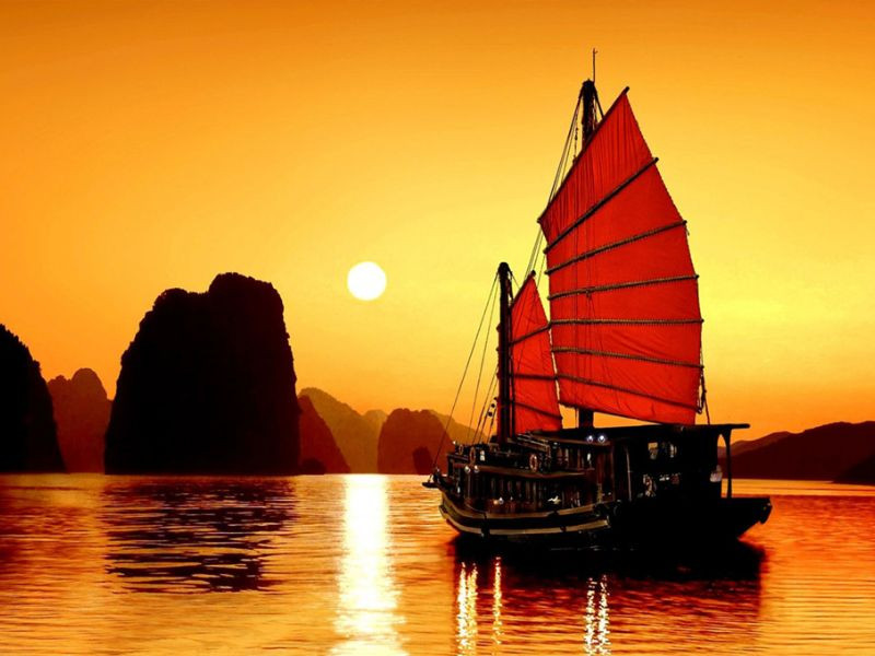 Đón bình minh trên Vịnh Hạ Long - trải nghiệm đáng nhớ trong hành trình (Ảnh: Sưu tầm) Đón bình minh trên Vịnh Hạ Long - trải nghiệm đáng nhớ trong hành trình (Ảnh: Sưu tầm)