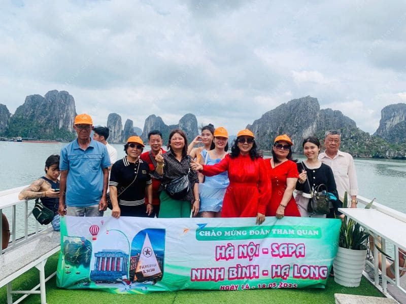 Du lịch theo tour giúp chuyến đi của bạn tiện lợi, dễ dàng và trọn vẹn