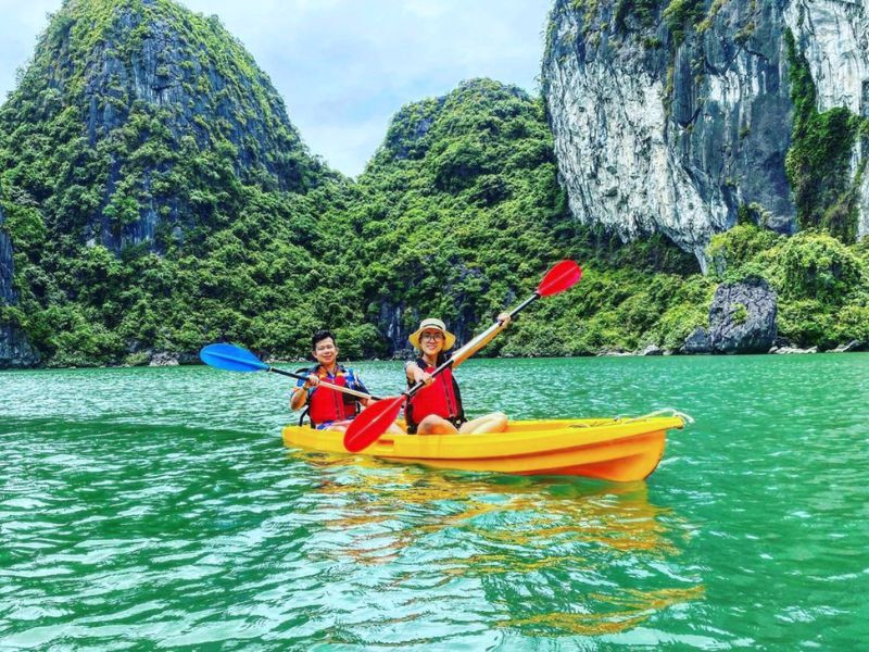 Du lịch Hạ Long - Khám phá Hang Luồn