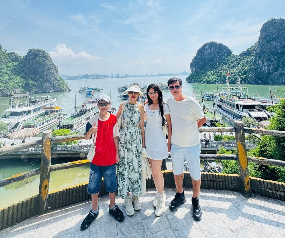 Hình ảnh tour du lịch Hạ Long (ảnh Đất Việt Tour)