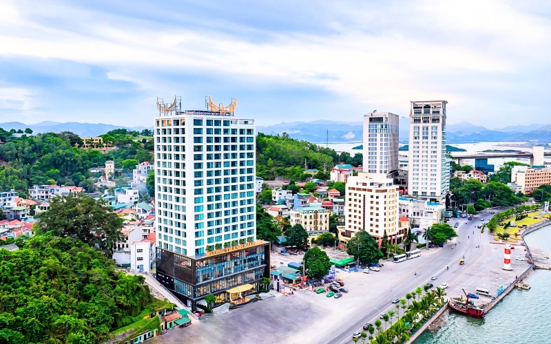 Khách sạn 4 sao phù hợp gia đình, đoàn khách có ô tô Khách sạn 4 sao phù hợp gia đình, đoàn khách có ô tô
