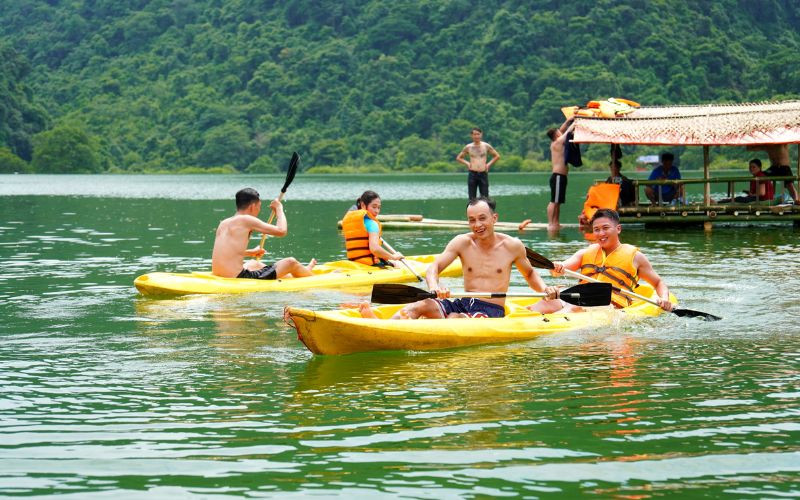 Chèo thuyền kayak