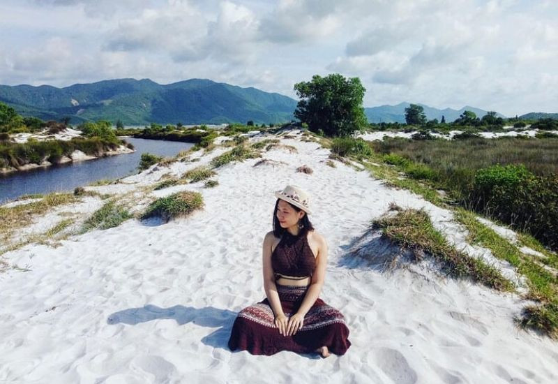 Check-in dòng sông thơ mộng đôi bờ cát trắng ở đảo Quan Lạn