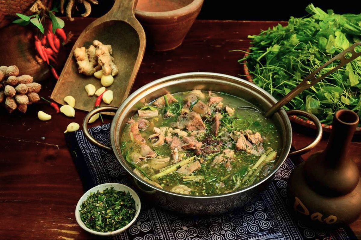 Thưởng thức thắng cố - món ăn truyền thống của người H’Mông