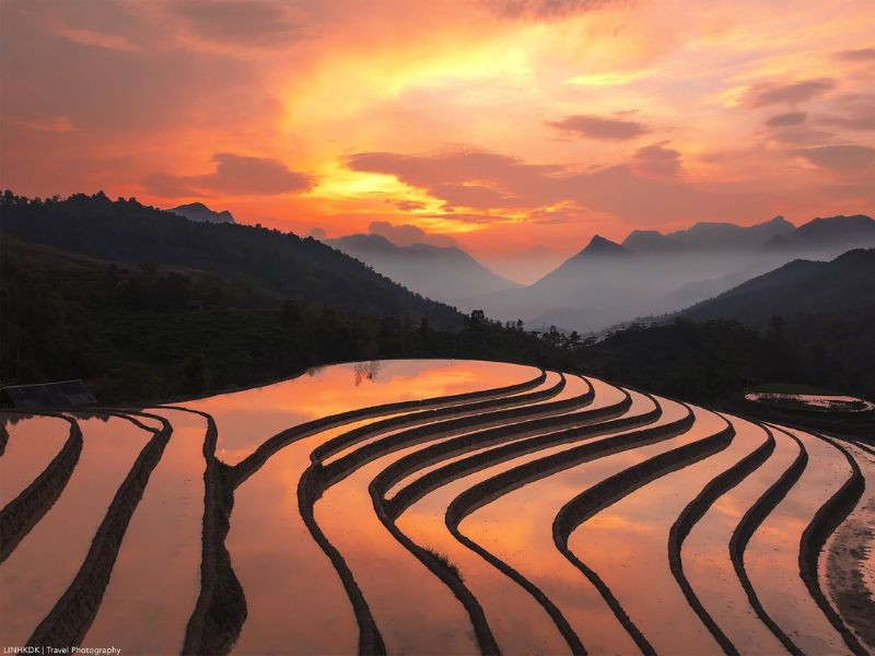 Chiêm ngưỡng toàn cảnh ruộng bậc thang vào mùa nước đổ