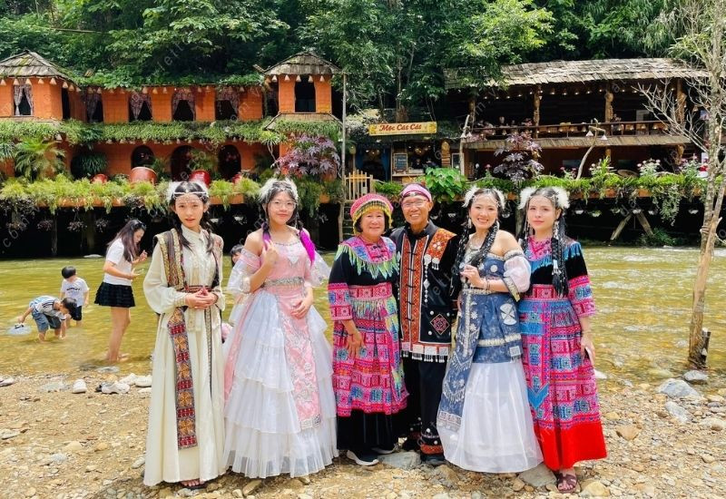 Tour du lịch Sapa giúp khám phá Fansipan, bản làng và các điểm đến thuận tiện (Ảnh: Đất Việt Tour )