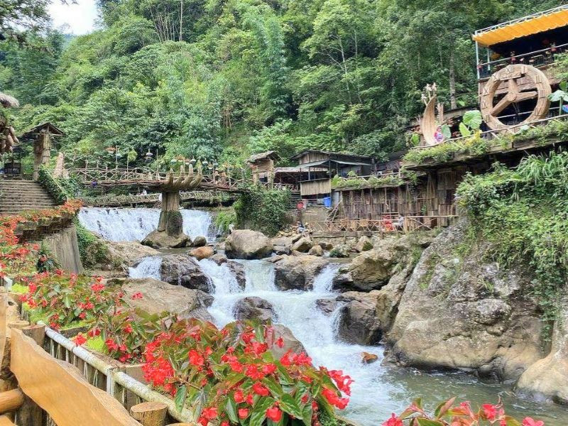 Tham quan bản Cát Cát