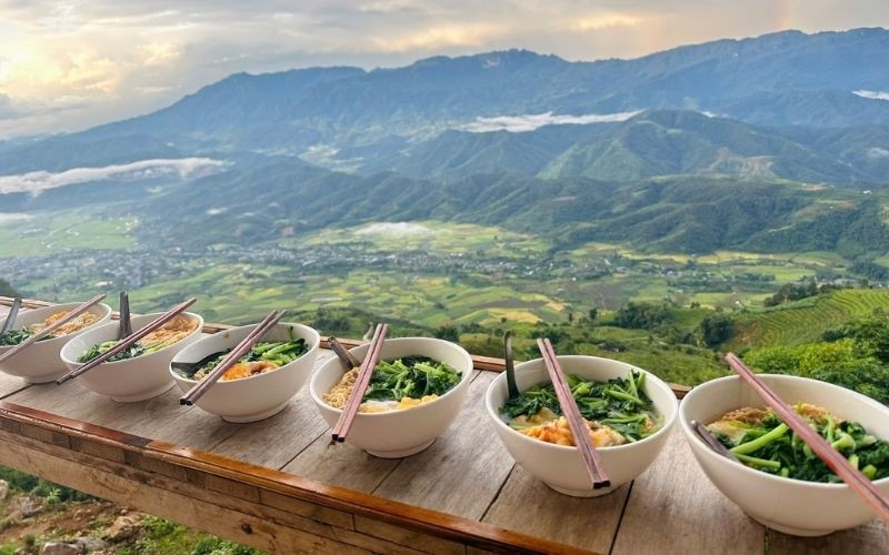 Bữa sáng với view triệu đô tại bản Sì Thâu Chải 