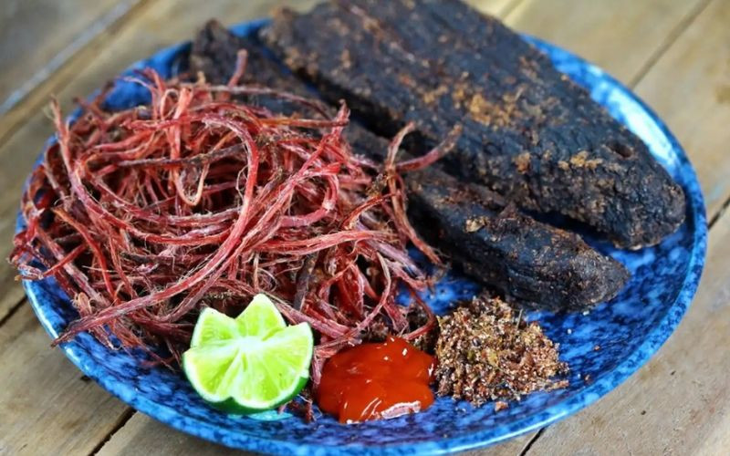Thịt gác bếp  là đặc sản độc đáo của người Thái Đen