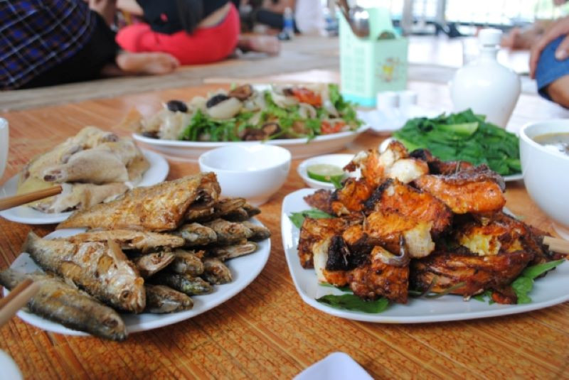 Thưởng thức ẩm thực đặc sắc khi du lịch Hồ Thác Bà - Yên Bái 