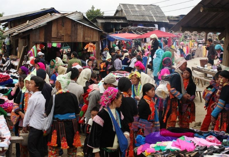 Trải nghiệm phiên chợ Tả Sìn Thàng độc đáo trong tour Tây Bắc Trải nghiệm phiên chợ Tả Sìn Thàng độc đáo trong tour Tây Bắc