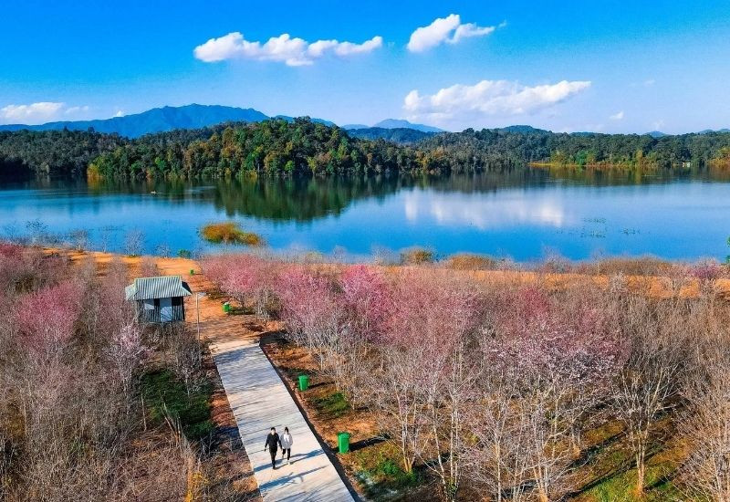 Hồ Pá Khoang - viên ngọc xanh giữa lòng Tây Bắc Hồ Pá Khoang - viên ngọc xanh giữa lòng Tây Bắc