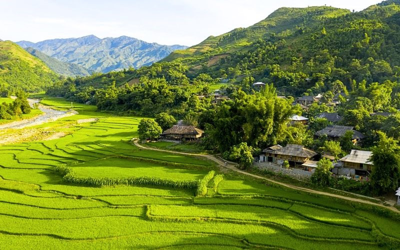 Khung cảnh hùng vĩ của thung lũng Tú Lệ
