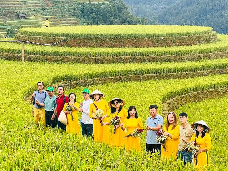 Tháng 9 là mùa lúa chín tại các ruộng bậc thang Tây Bắc Tháng 9 là mùa lúa chín tại các ruộng bậc thang Tây Bắc