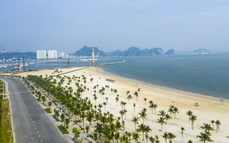 Vui chơi tại Bãi Cháy - Bãi tắm thiên đường bên bờ Vịnh Hạ Long