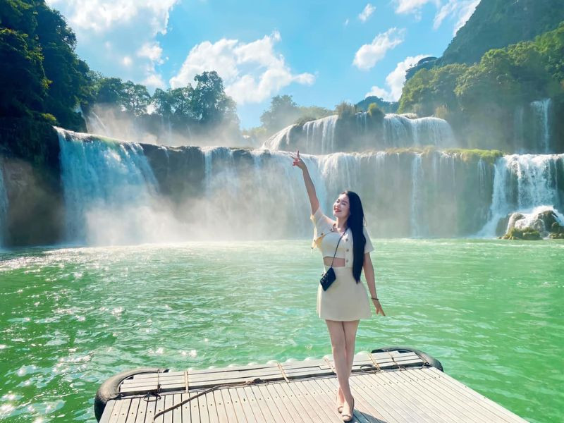Lên Thác Bản Giốc mùa hè chiêm ngưỡng vẻ đẹp đầy hùng vĩ