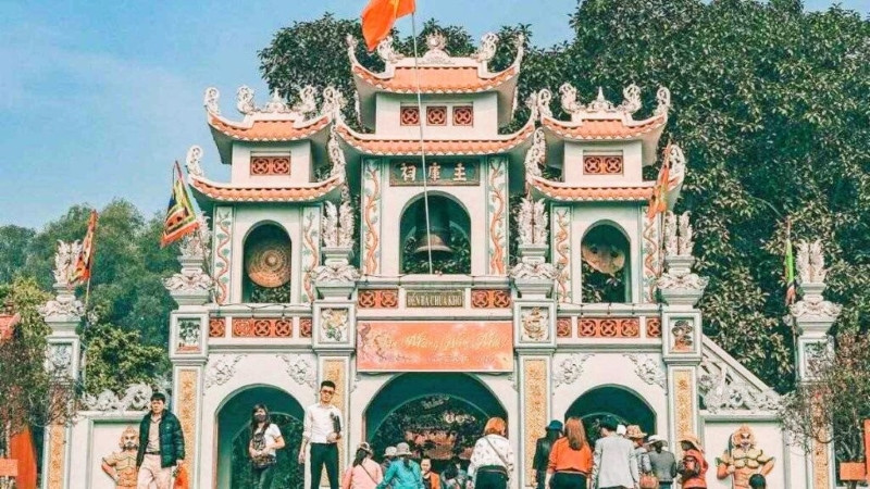 Ghé đền Bà cầu tài lộc trong tour du lịch miền Bắc Ghé đền Bà cầu tài lộc trong tour du lịch miền Bắc