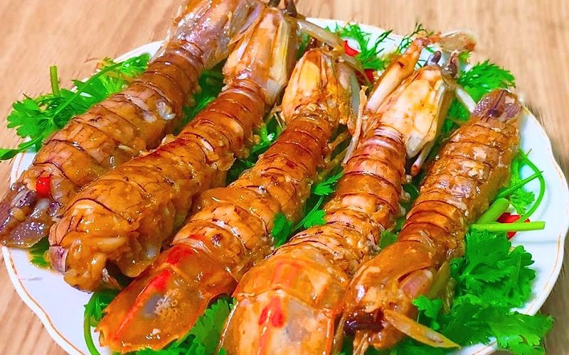 Món hải sản thơnm ngọt này khá khó bóc vỏ