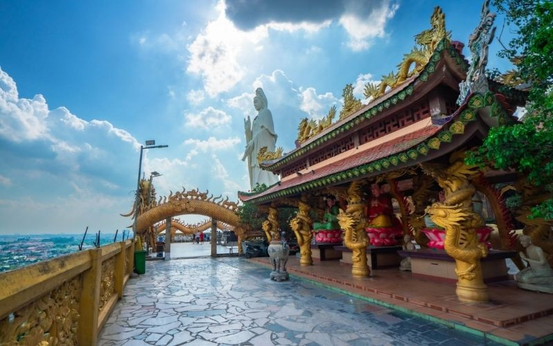 Ngôi chùa vẫn là điểm đến thu hút sự quan tâm của giới trẻ Ngôi chùa vẫn là điểm đến thu hút sự quan tâm của giới trẻ