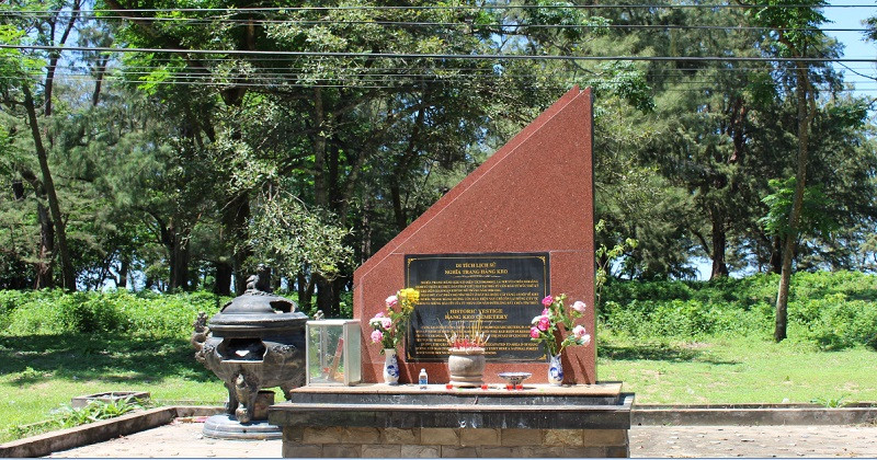 Nghĩa trang Hàng Keo nằm trên con đường Nguyễn Văn Cừ, Côn Đảo