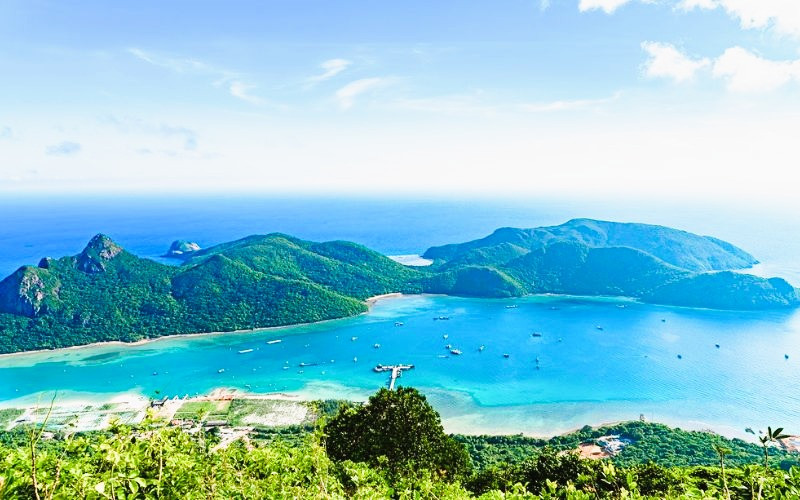 Khung cảnh Côn Đảo nhìn từ trên cao