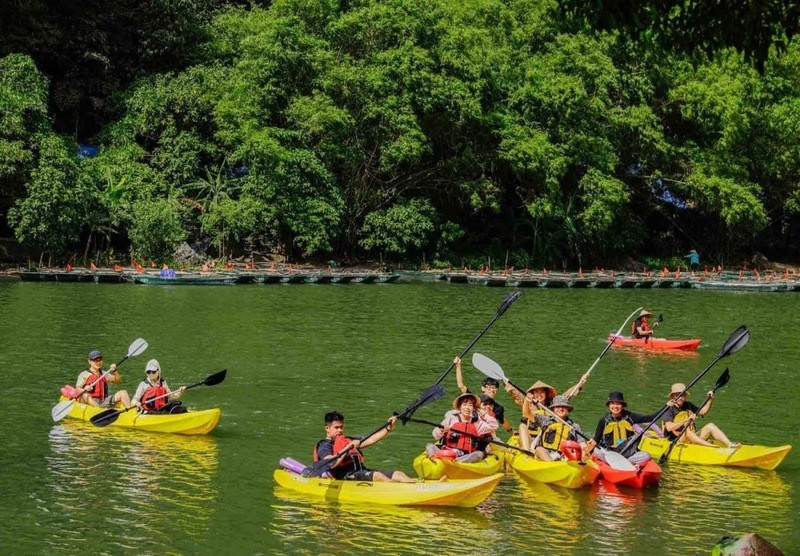 Trải nghiệm chèo thuyền Kayak vui nhộn