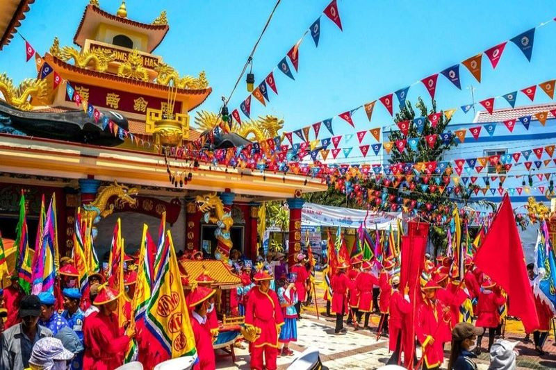 Viếng Dinh Ông Hải trong chuyến du lịch Hòn Sơn