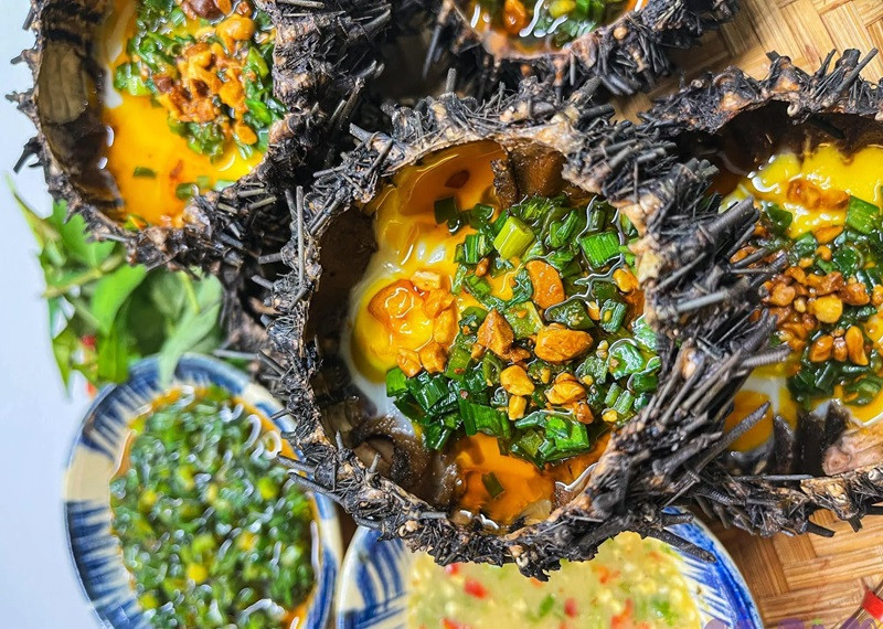 Nhum nướng mỡ hành món ăn nổi tiếng tại thị trấn Dương Đông 