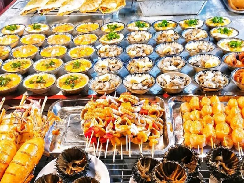 Thưởng thức hải sản tươi sống 