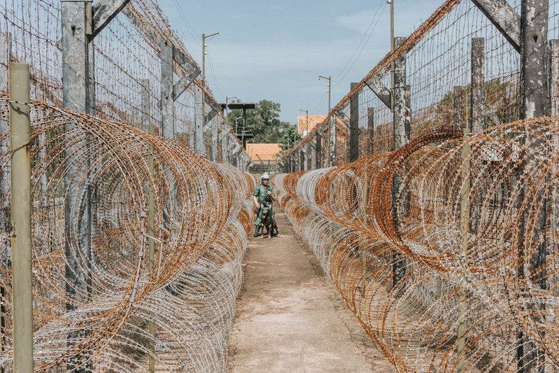 Hàng kẽm gai tại nhà tù Phú Quốc được tái hiện lại