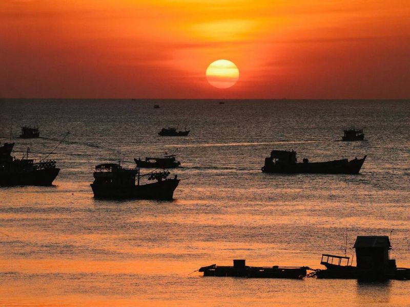 Không thể bỏ qua Mũi Gành Dầu khi ngắm hoàng hôn Không thể bỏ qua Mũi Gành Dầu khi ngắm hoàng hôn