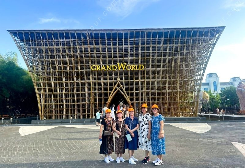 Grand World Phú Quốc được mệnh danh là "thành phố không ngủ" với nhiều góc check-in ấn tượng